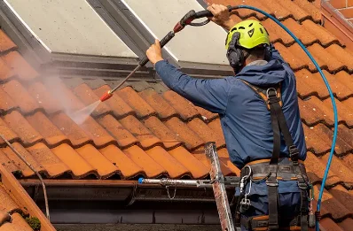 Démoussage et hydrofuge de toiture à Marzens